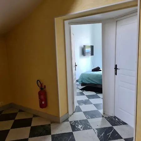 Apartman La 3 *